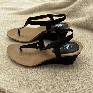 Ladies wedge open toe shoes- black never worn